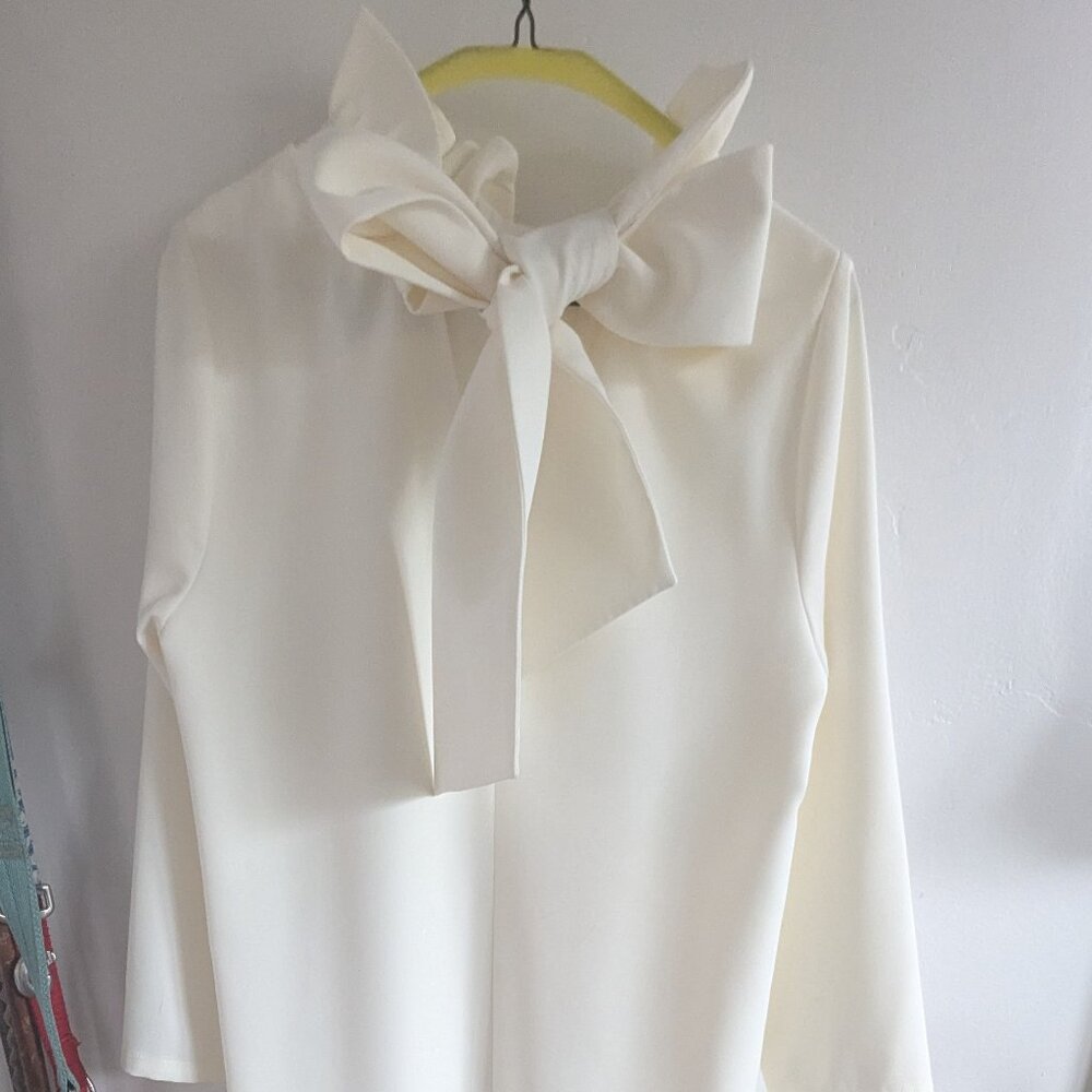 Tuckernuck white ruffle neck dress size M